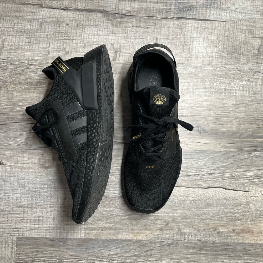 Adidas black shoe NMD R1.V2